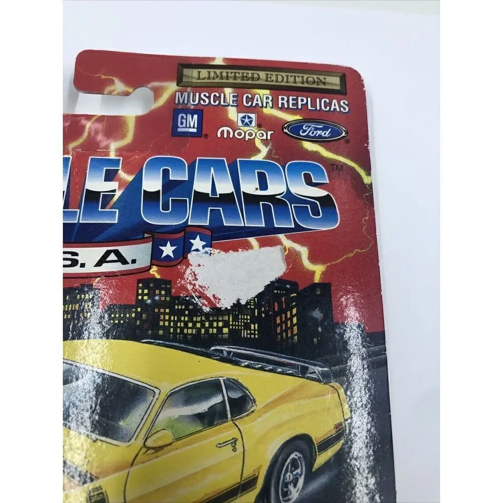 Johnny Lightning Muscle Cars USA 1969 Olds 442 Yellow Diecast 1/64 Series 9